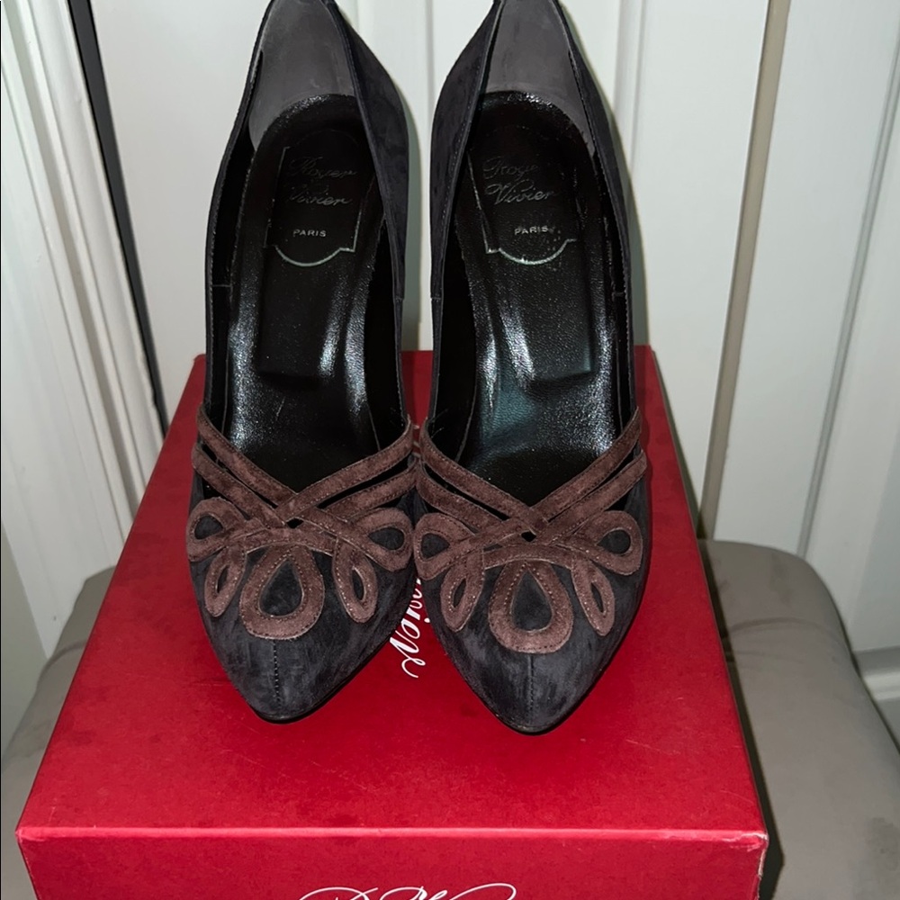 Roger Vivier Elegant Brown Pumps